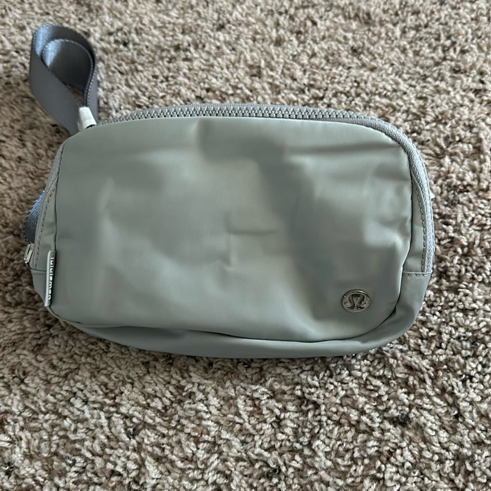 Lululemon Everywhere Belt Bag